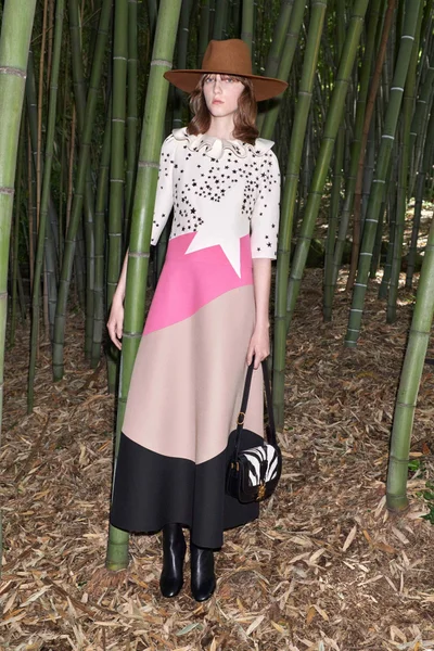 Look 16